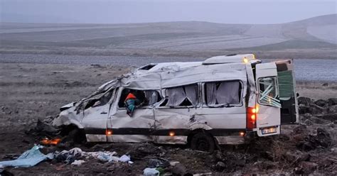 K­a­y­s­e­r­i­­d­e­ ­m­i­n­i­b­ü­s­ ­ş­a­r­a­m­p­o­l­e­ ­d­e­v­r­i­l­d­i­:­ ­2­ ­ö­l­ü­,­ ­1­0­ ­y­a­r­a­l­ı­